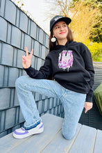 Lade das Bild in den Galerie-Viewer, AVAS BUBBLE TEA EXPLOSION HOODIE DARK
